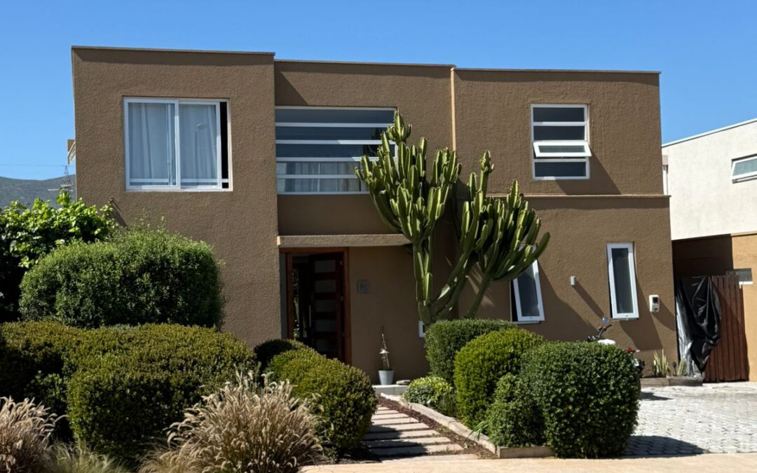Se Vende Espectacular Casa en Condominio Privado Umbrales de La Serena